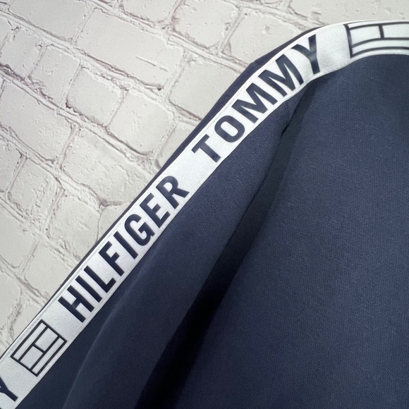 |•TOMMY HILFIGER•| Navy Signature Sleeve Hooded Sweatshirt / Hoodie Size Medium - Picture 3 of 8